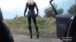 Blonde Latex Girl with 20 cm (8 inch) High Heel Plateau Boots at the car