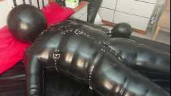 Breathless latex toy