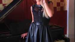 Ledermodel in Leder